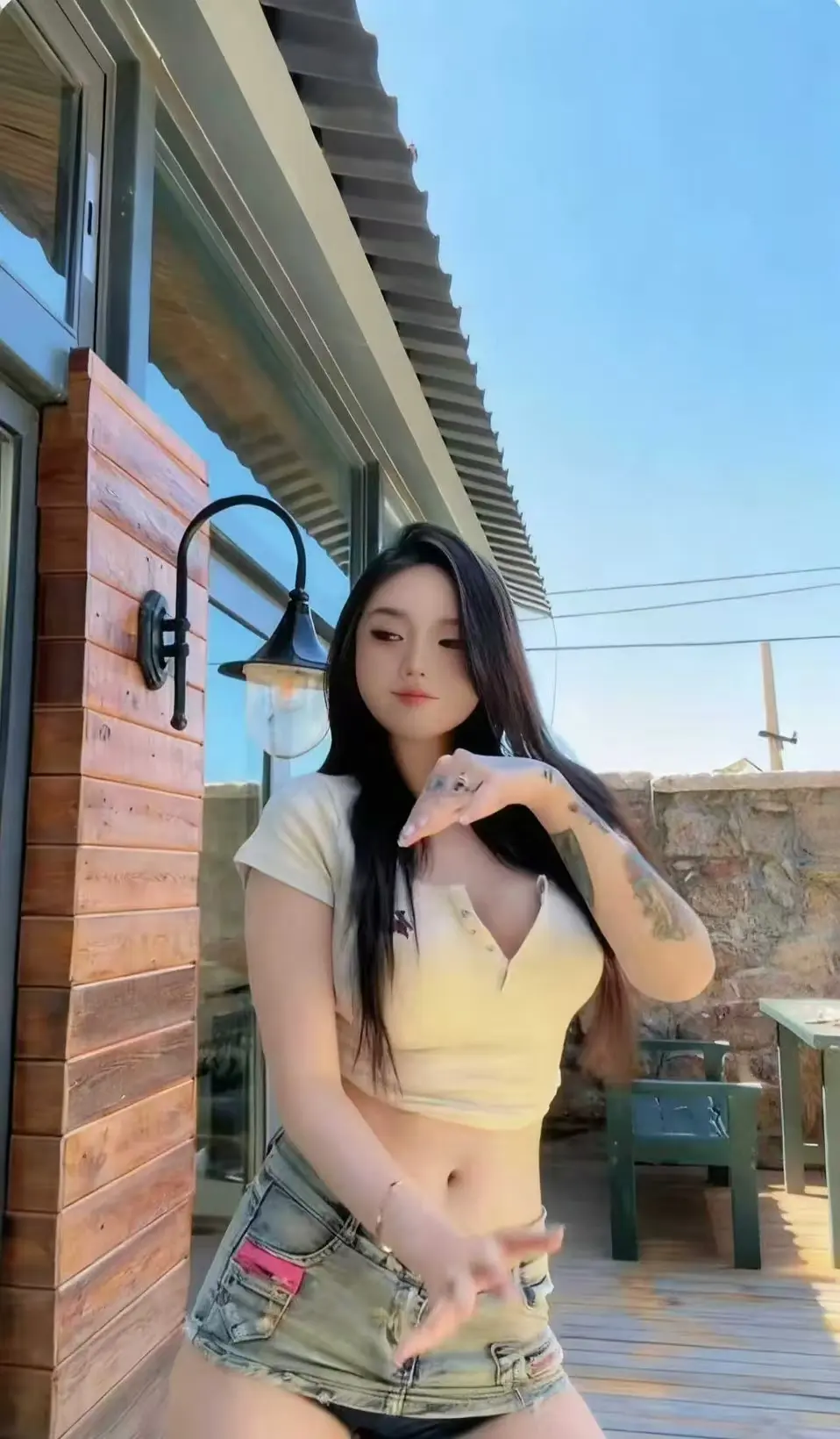 《Meena 成美男》高清全集中文版未删减免费看-在线网盘无广告播放-资源全面开放快速获取-一次看遍Meena 成美男所有剧集