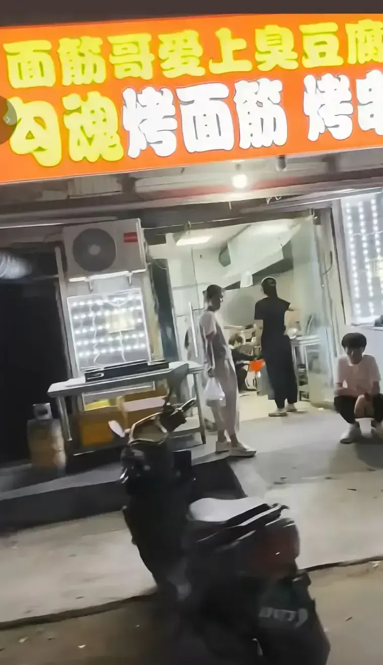 《安平勾魂面筋哥丈母娘事件》完整版HD高清无删减播放-安平勾魂面筋哥丈母娘事件免费观看-丈母娘事件始末与摆摊爆红全过程
