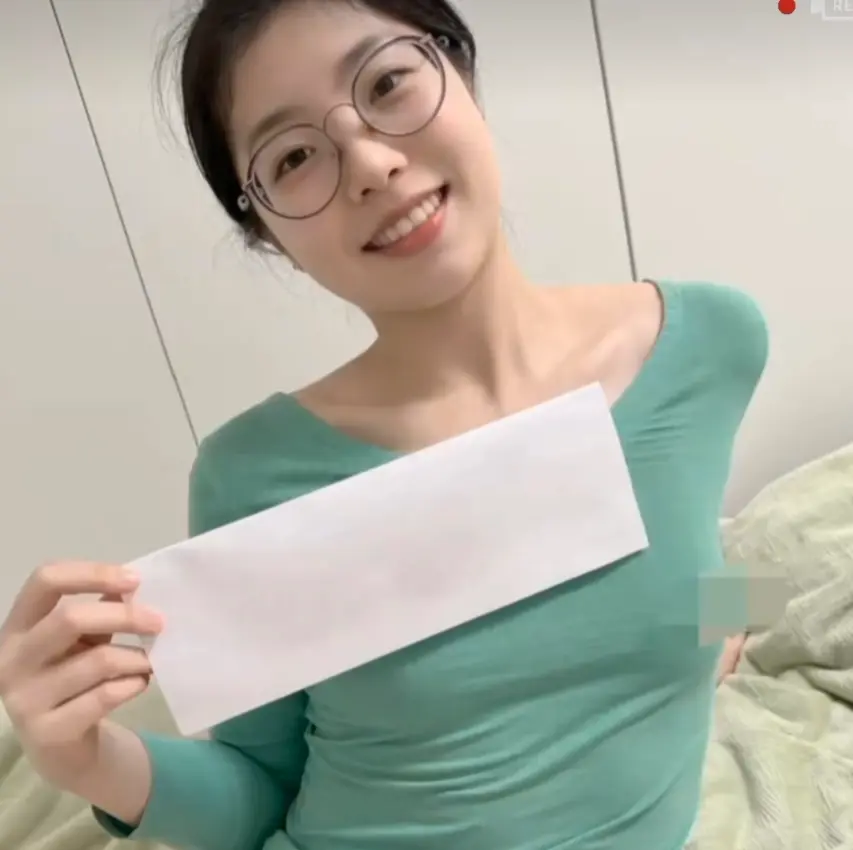《秦嘉妮/秦嘉倪》相关资源图片