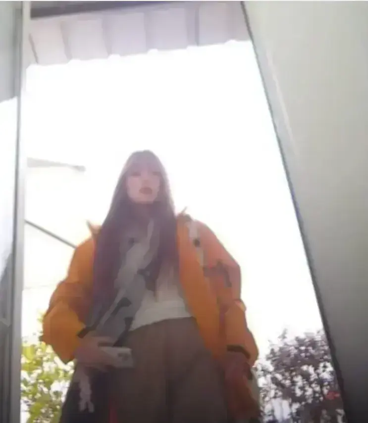 《黄色冲锋衣木木厕所被偷拍》事件深度还原全程原视频高清完整版，成都奶茶店偷拍始末全貌解析无删减全集免费在线观看